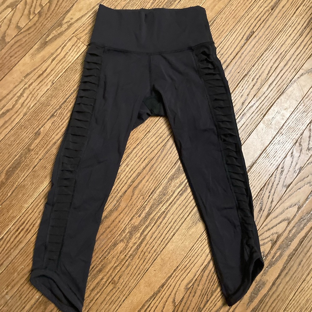 Lululemon 3/4 length yoga pants